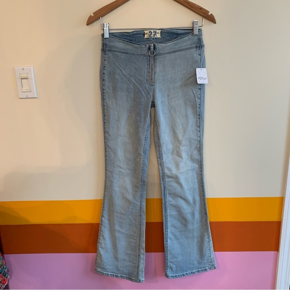 Free People Jett Low Rise flare jeans . NWT . - Picture 7 of 7